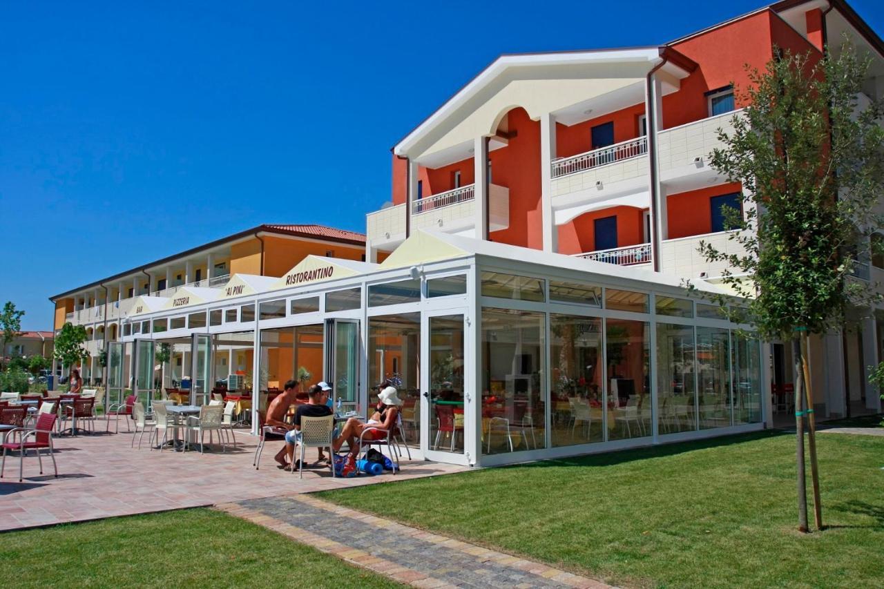 Pini Village Lido Altanea *